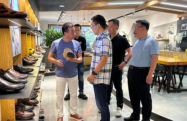 中国皮革协会专家组实地考察辛迪丹顿鞋业